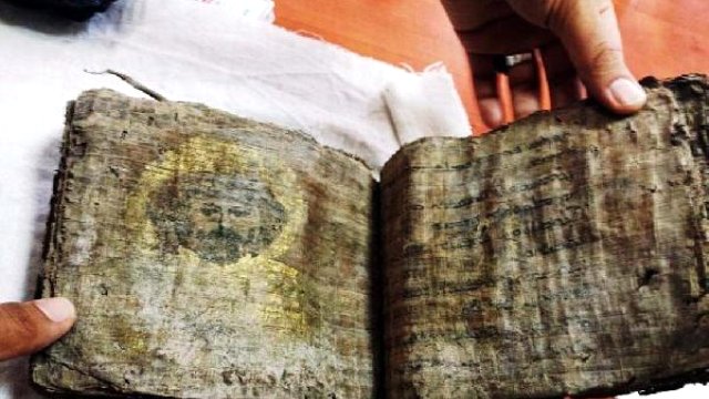 Tokat’ta Bin Yıllık Altın Varakla Kaplanmış İncil Ele Geçirildi