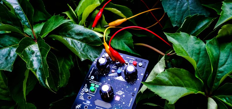 Bitkilerle Müzik Yapmak Mümkün mü? Türkiye’de Geliştirilen Synterra Elektronik Müziğe Farklı Bir Yaklaşım Getiriyor
